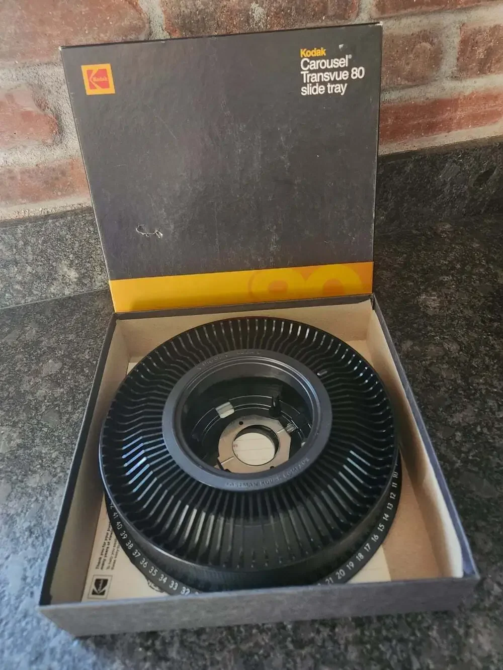 VINTAGE 1983 KODAK CAROUSEL TRANSVUE 80 SLIDE TRAY IN ORIGINAL BOX - PHOTOGRAPHY